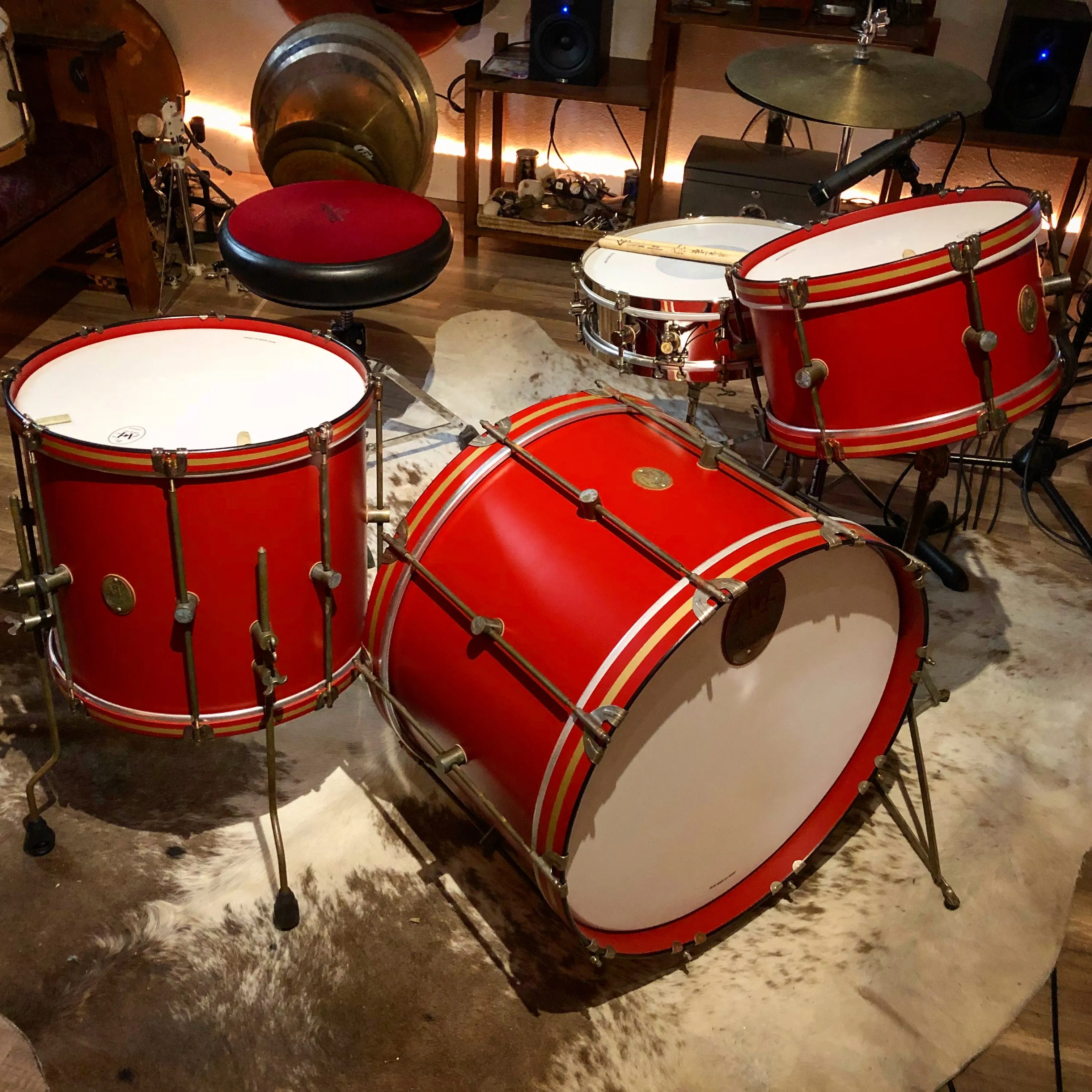 Antique Red Club Floor Tom