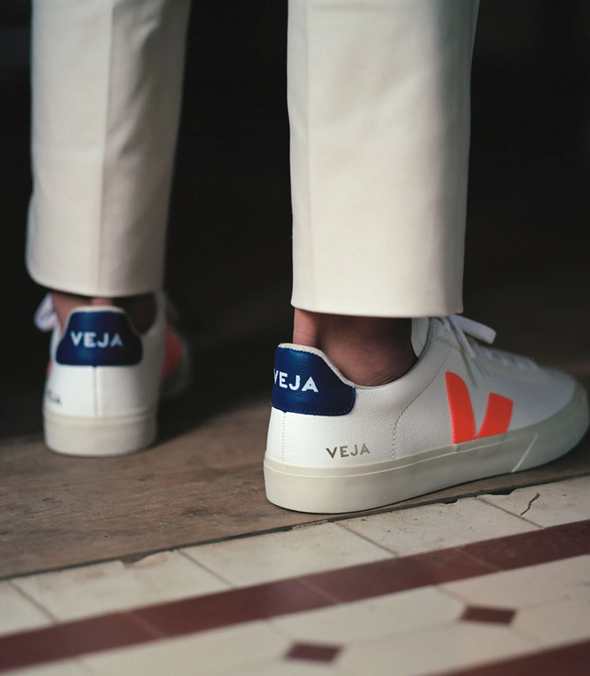 Veja Campo Chromefree Leather White Orange Fluo