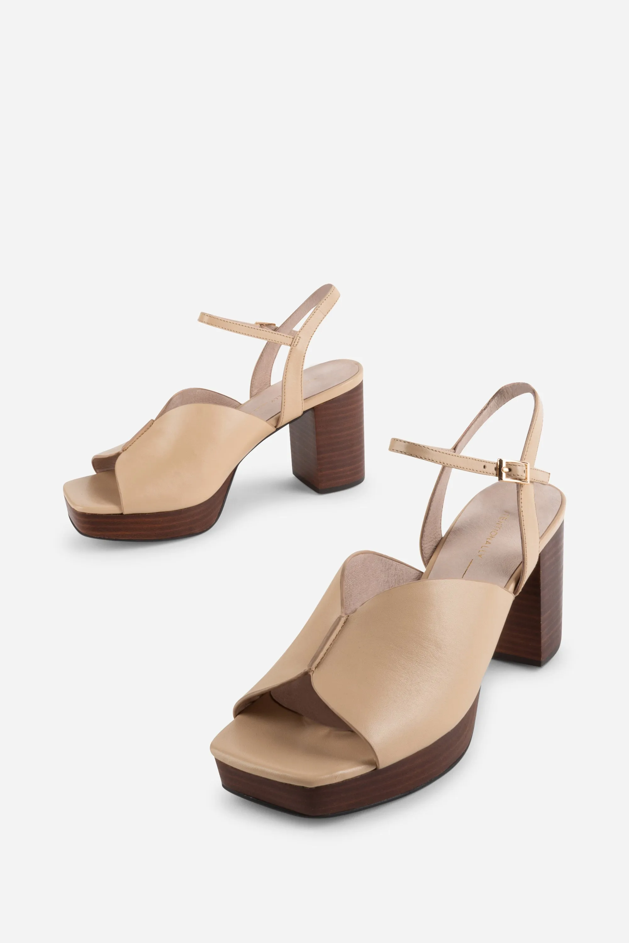 ZURICH STACKED WOOD PLATFORM HEEL